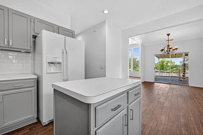 Building Photo - 319 Fantasy Ln