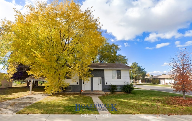 Building Photo - 661/663 N 980 W