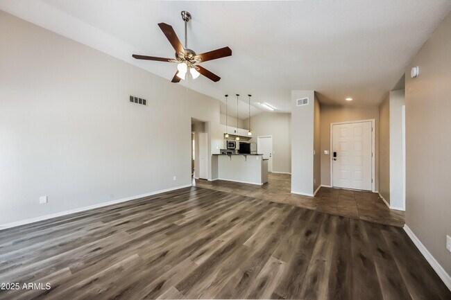 Building Photo - 6053 W Maui Ln