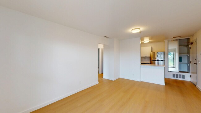 Building Photo - 2031 Castro St