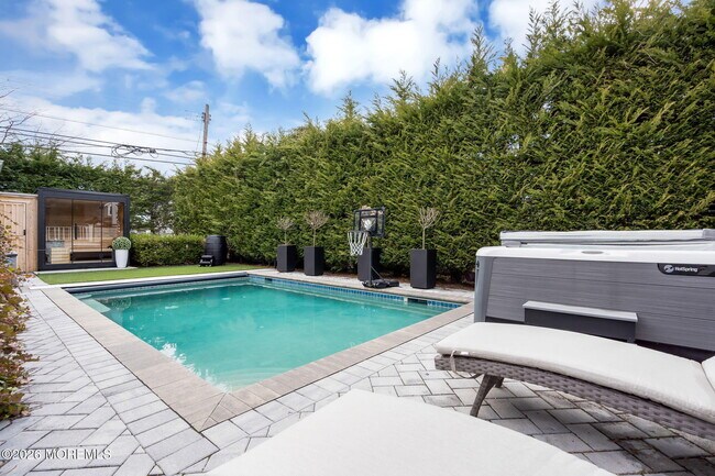 Building Photo - 213 9th Ave