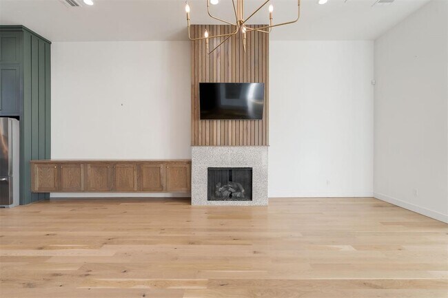 Building Photo - 827 NW 8th St