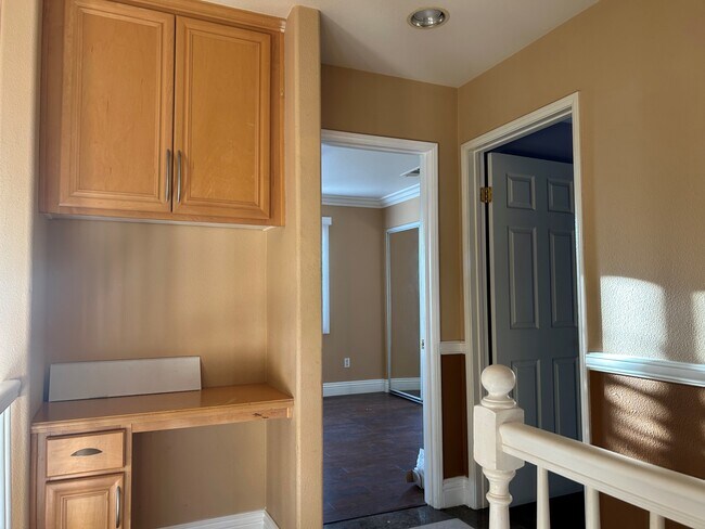 Building Photo - 8940 Deira Ln