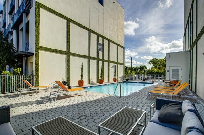 Building Photo - 1045 NE 18th Ave