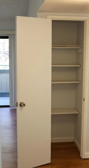 laundry closet - 250 Del Verde Cir