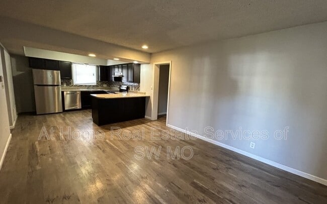 Building Photo - 930 S Campbell Ave