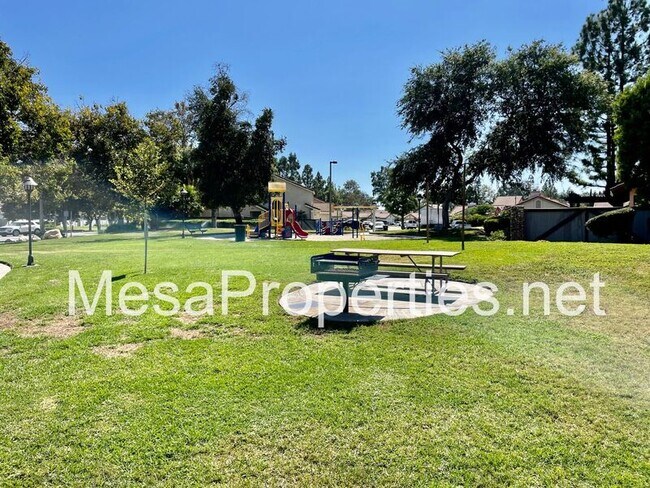 Building Photo - 3733 Country Oaks Loop