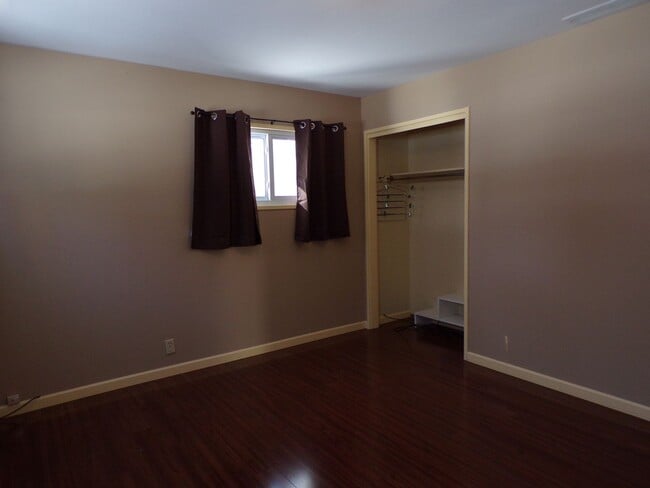 Building Photo - Light-Filled Home in Ideal Traverse City Neighborhood