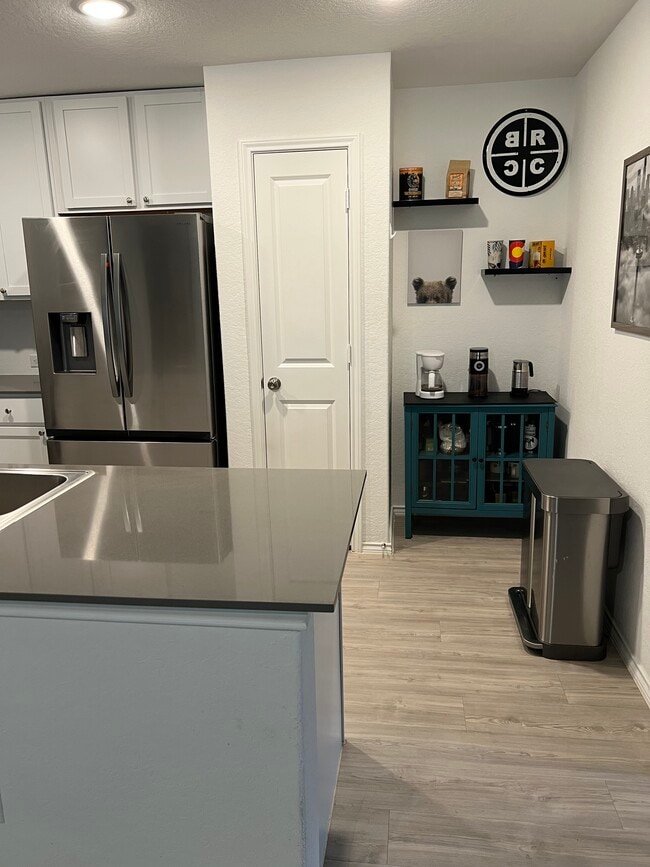 Building Photo - 7211 Green Sapphire