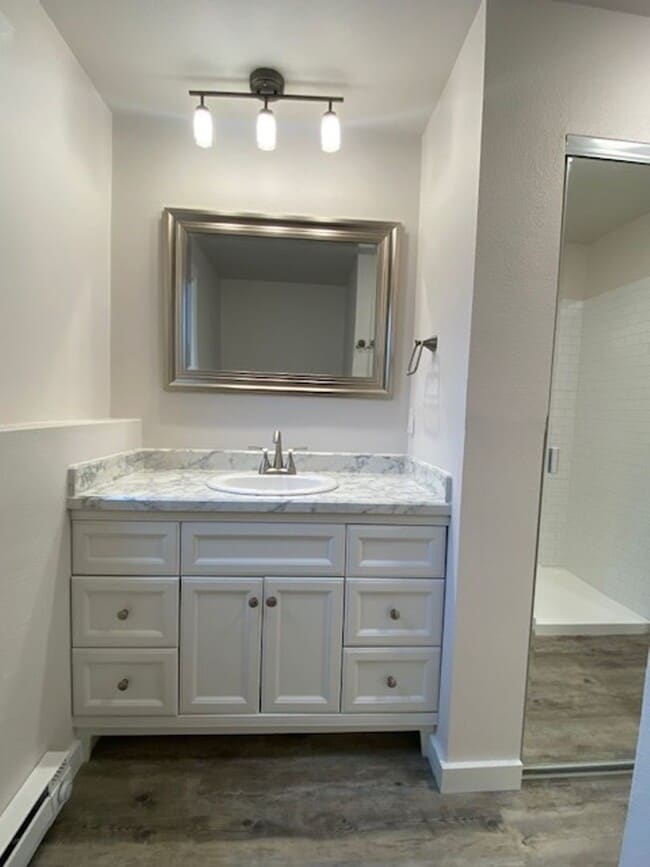 Building Photo - 632