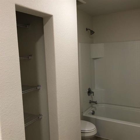 Building Photo - 402 Marsh Ln