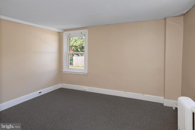 Building Photo - 25 Greenview Ave