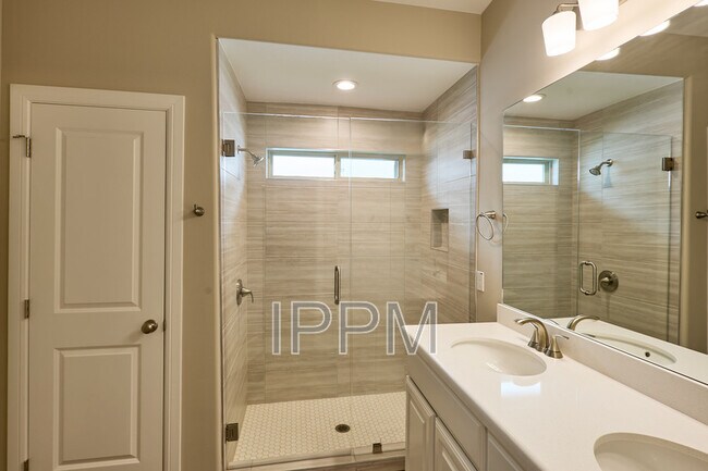 Building Photo - 2506 Cove Real Dr