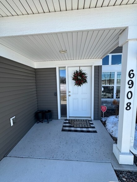 Entry - 6908 Jody Ave S