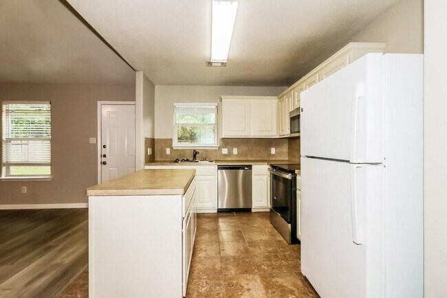 Building Photo - 29114 Red River Loop
