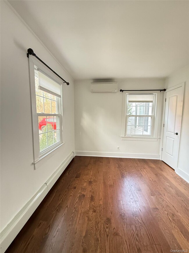 Building Photo - 18 Bayles Ave