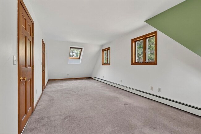 Building Photo - 6 Pine Woods Rd
