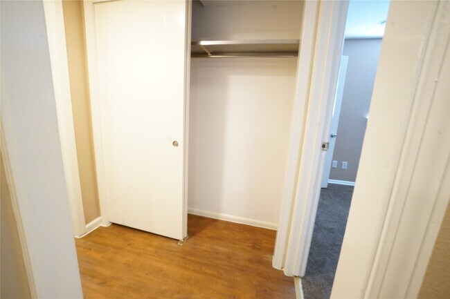 Building Photo - 2414 Mimosa Dr