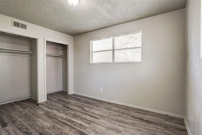 Building Photo - 714 Old Martindale Rd