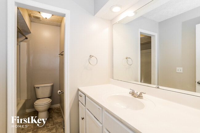 Building Photo - 2049 Stowbridge Rd