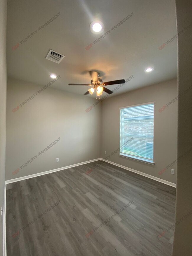 Building Photo - 818 Dunford Dr