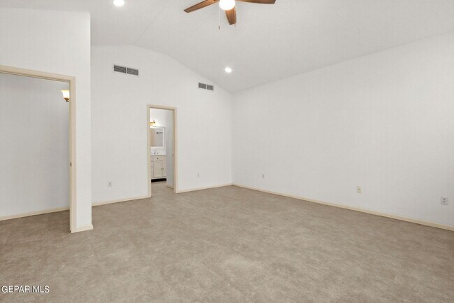 Building Photo - 205 N Alto Mesa Dr