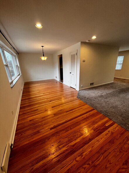 Building Photo - 137 Wrenwood Ln