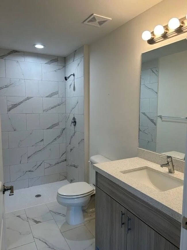 Building Photo - Beautiful 2 Bed \ 2 Bath Apartment in a New community!  First month's rent: $999.00