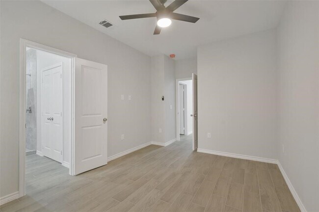 Building Photo - 352 Westchase St