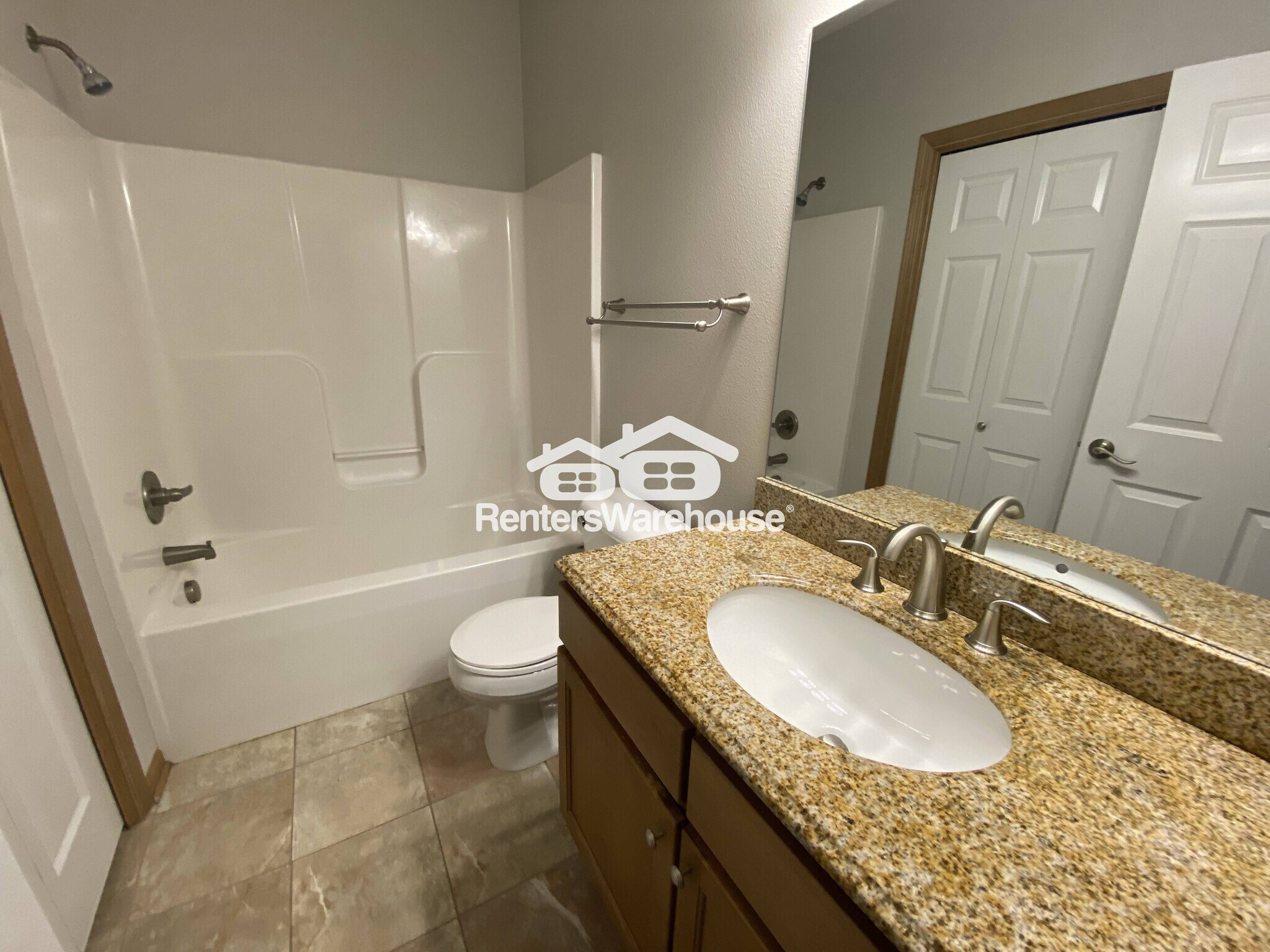 Building Photo - 2000 Meadow Ct