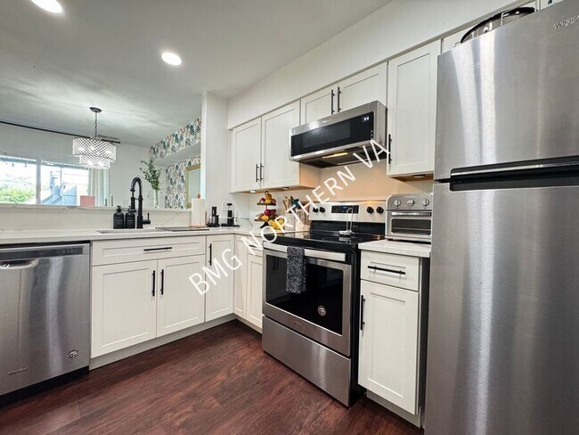 Building Photo - 8056 Pantano Pl