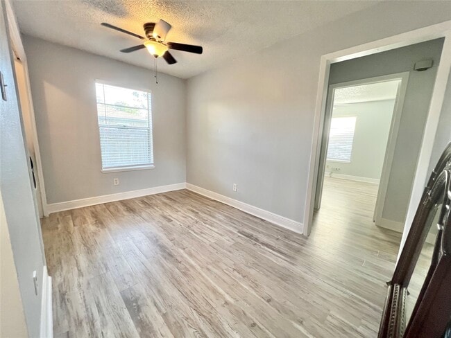 Building Photo - 4021 Avenue Q 1/2