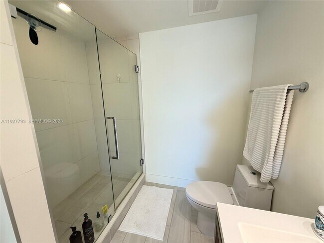 Building Photo - 2000 Metropica Wy