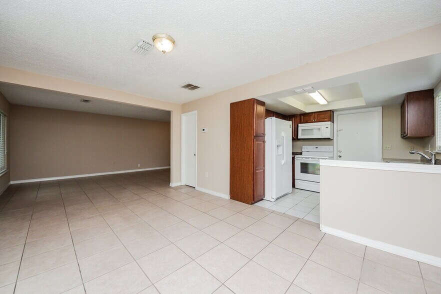 Building Photo - 1140 Windway Cir