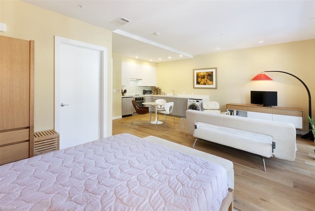 Building Photo - 300 Ivy St