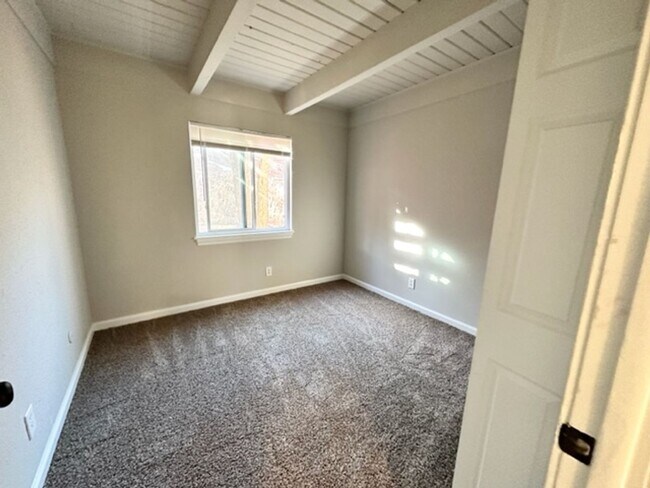 Building Photo - 425 E Fountain Pl