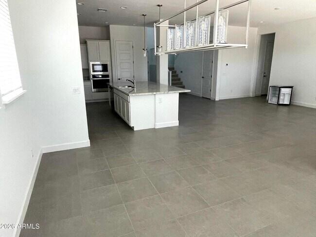 Building Photo - 9931 E Tesla Ave