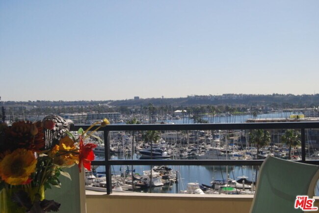 Building Photo - 4314 Marina City Dr