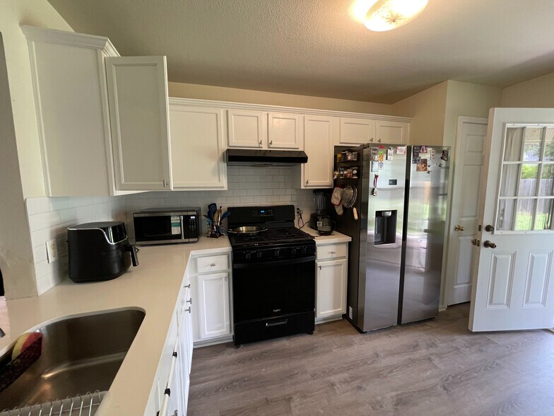 Building Photo - Room in Single Family Home on Socorro Bend