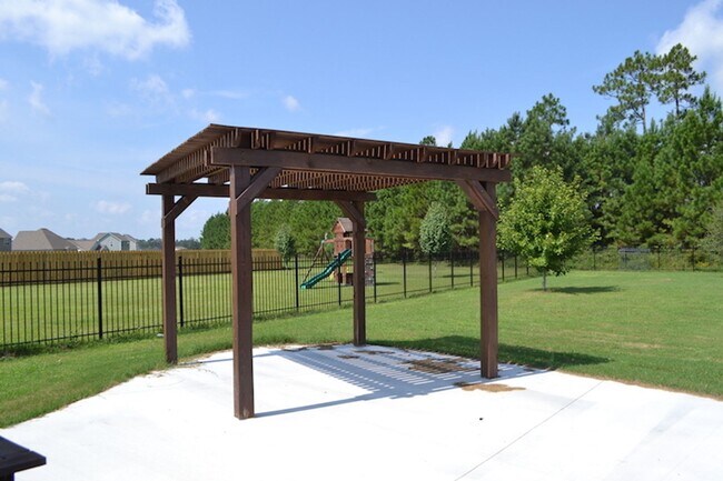 Building Photo - 3BR 2 BA Maple Hill