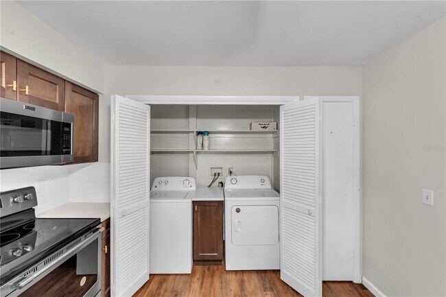 Building Photo - 4114 Pinelake Ln