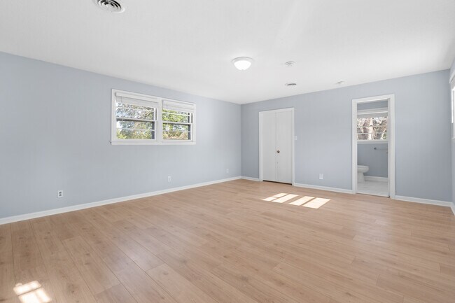 Building Photo - 409 Wilkes Rd