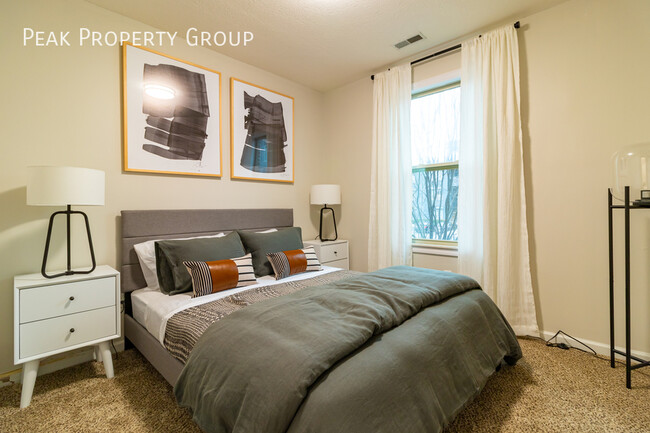 Building Photo - Available Now! 3 Bedroom Apartment- Rent b...