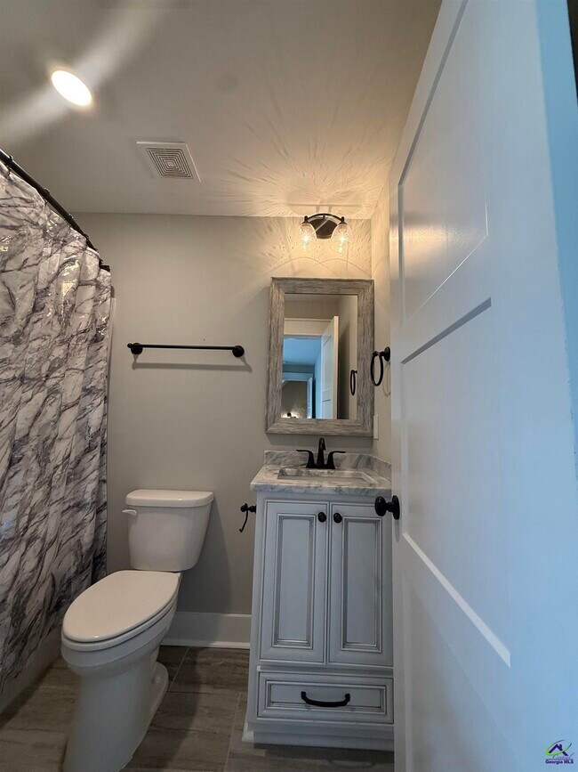 Building Photo - 221 Perth Ct