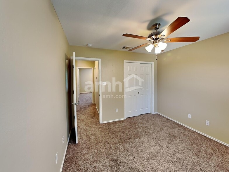 Building Photo - 149 Ashwood N