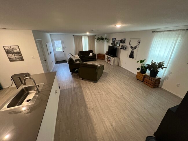 Building Photo - 7211 Green Sapphire