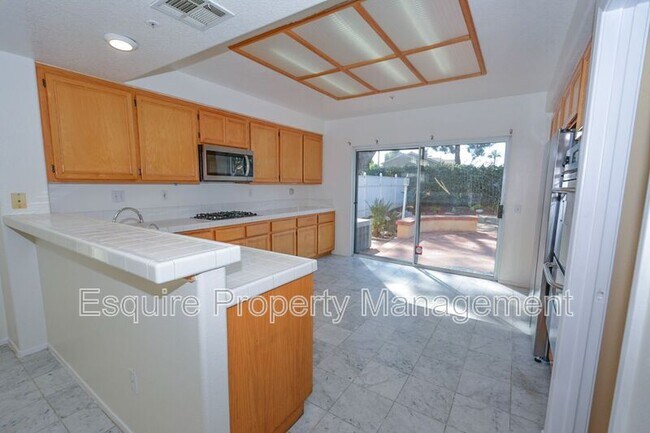 Building Photo - 93 Azusa Ave