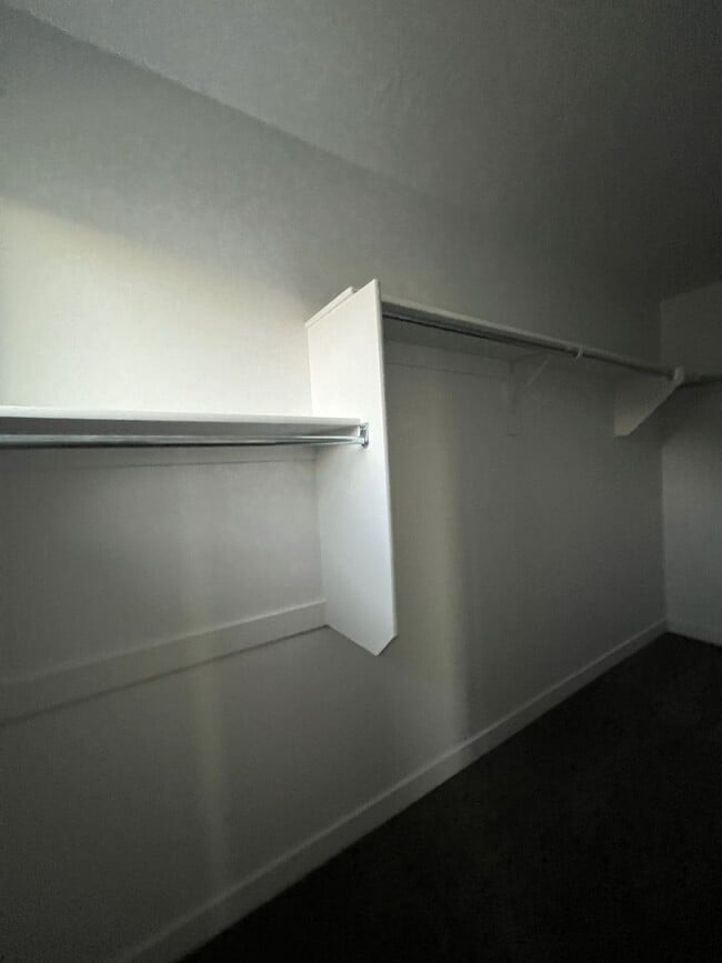 Building Photo - Beautiful 3 Bed Townhome with Amazing Amenities! 6 Month Lease