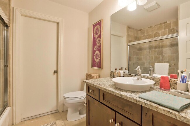 Building Photo - 835 Canary Walk