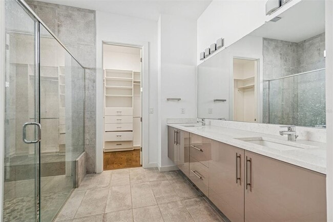 Building Photo - 6719 S Dauphin Ave